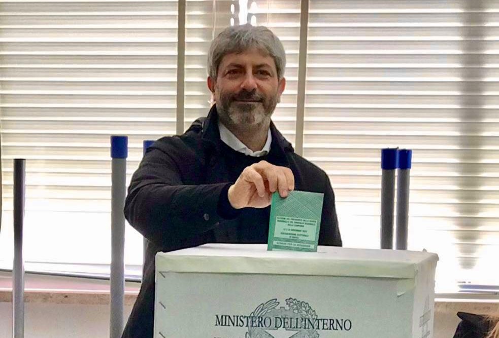 Roberto Fico vota elezioni regionali 2025 Campania