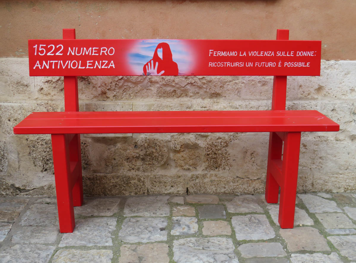 Telefono Rosa Verona panchina rossa