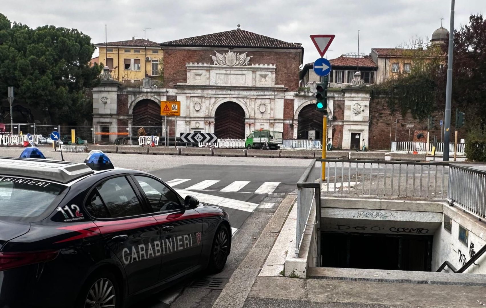 carabinieri porta vescovo