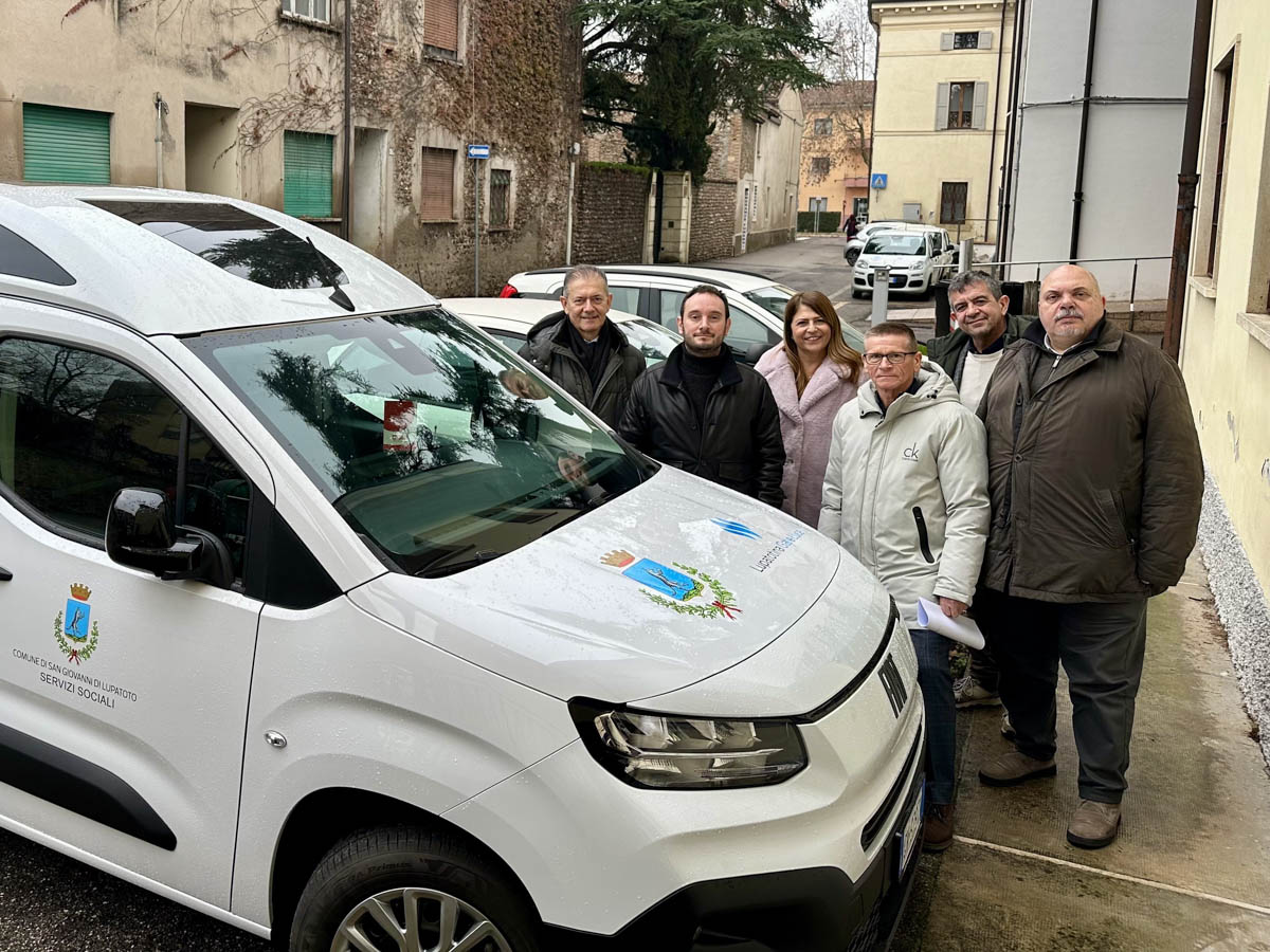 Comune San Giovanni Lupatoto - due nuovi mezzi per servizi sociali