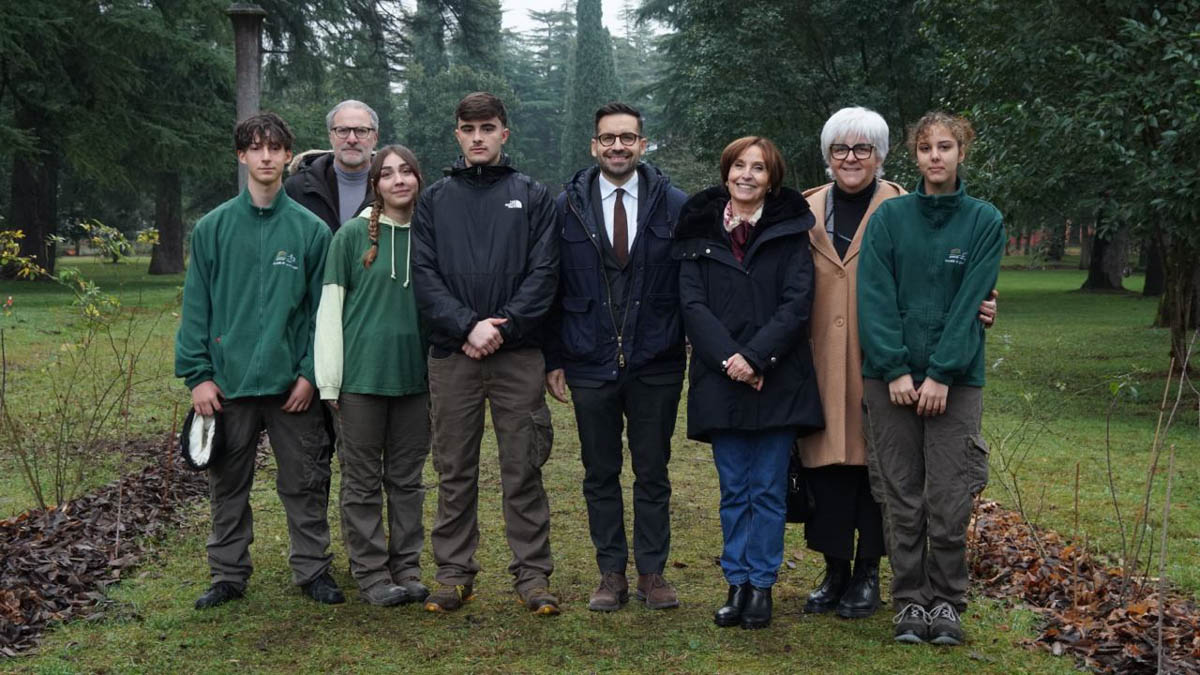 Foto ragazzi e da sx Luigi Spellini, Carlo Nogara, Concetta Pacifico, Morena Frigo