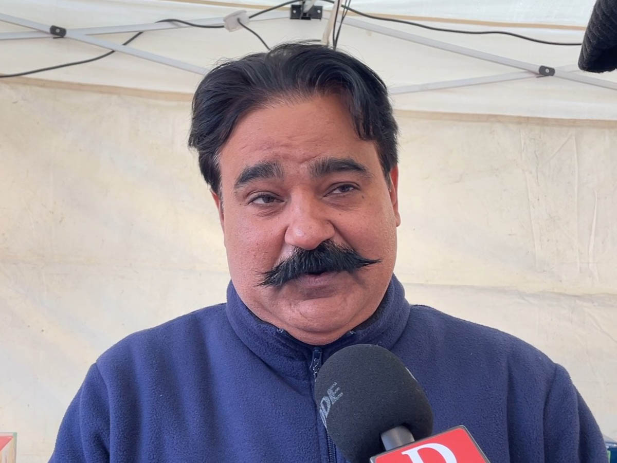 Mohammed Naeem - Commerciante banchetti di Santa Lucia