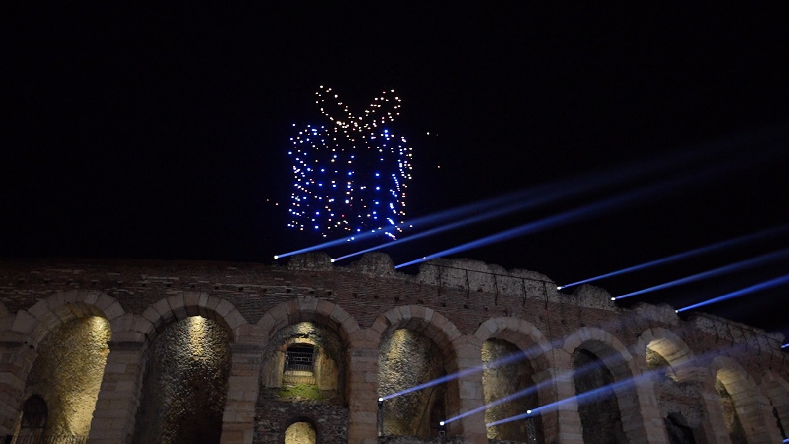 Natale Verona droni Arena