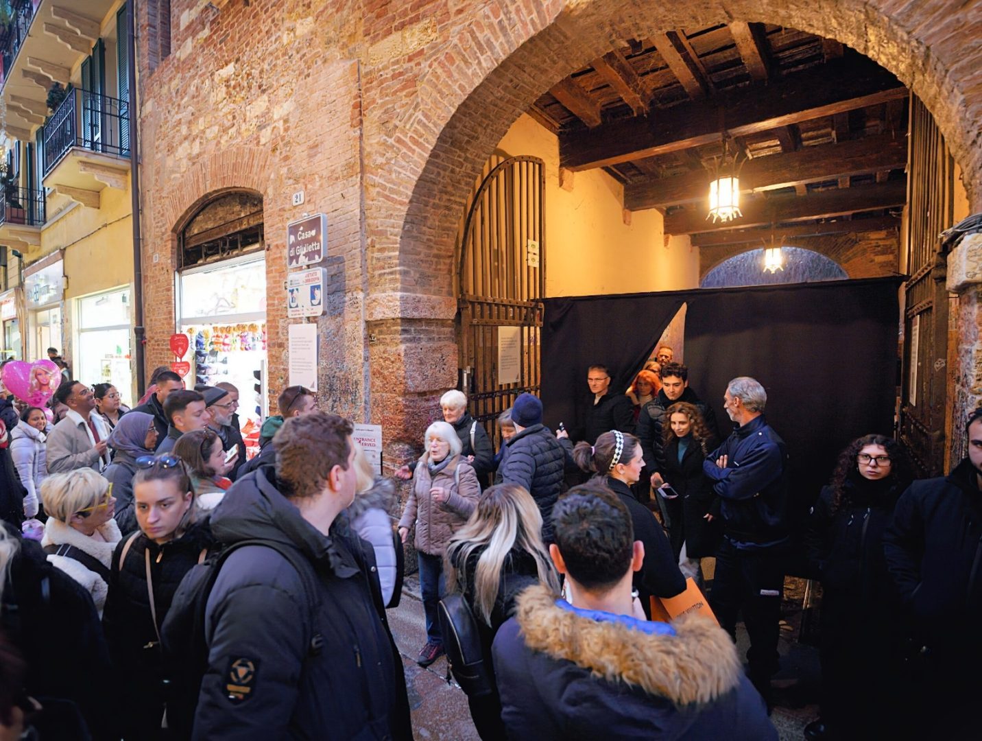 Cortile di Giulietta "oscurato" nel fine settimana del 13-14 dicembre 2025