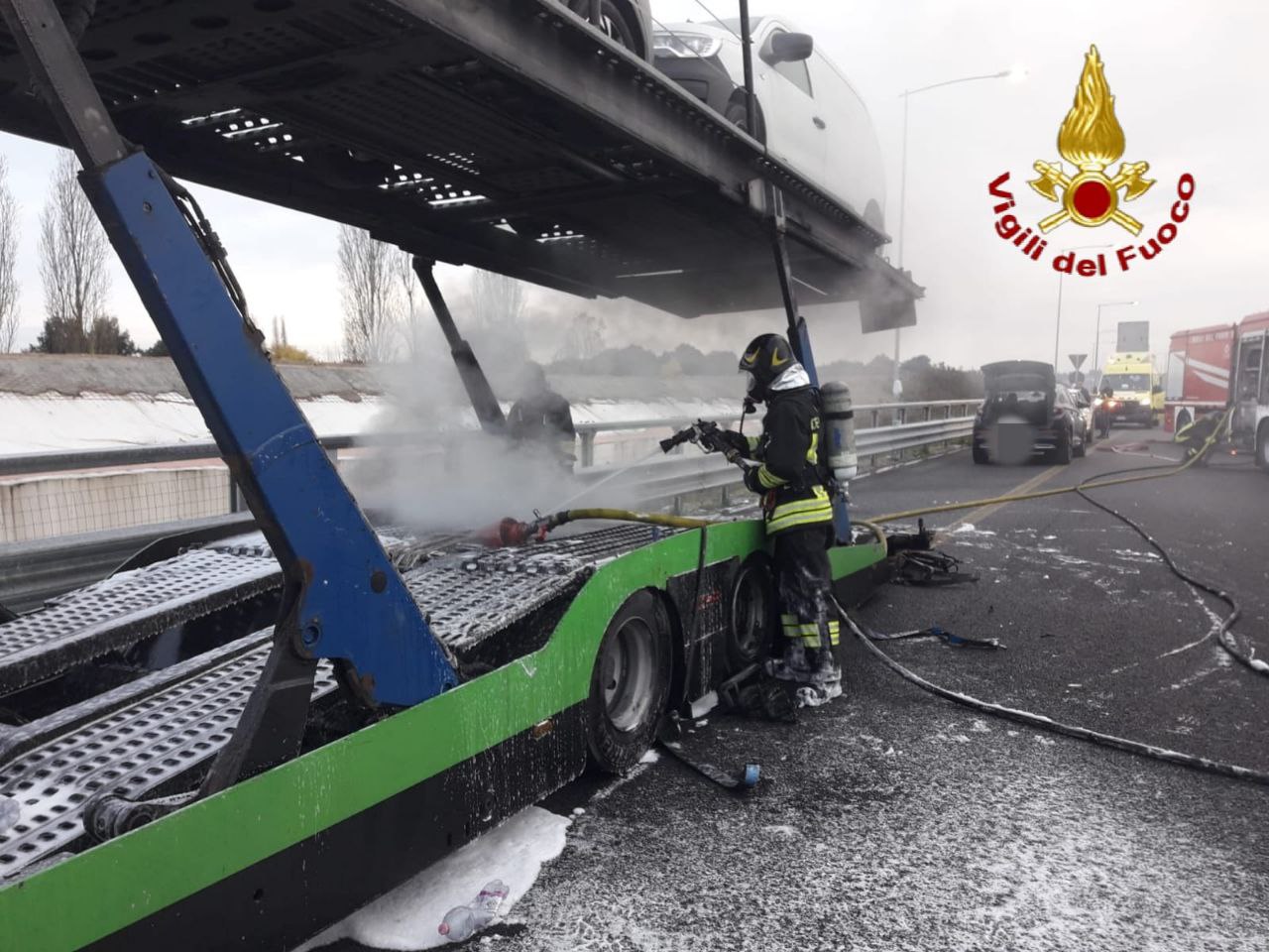 incendio a4 camion bisarca peschiera vigili del fuoco autostrada