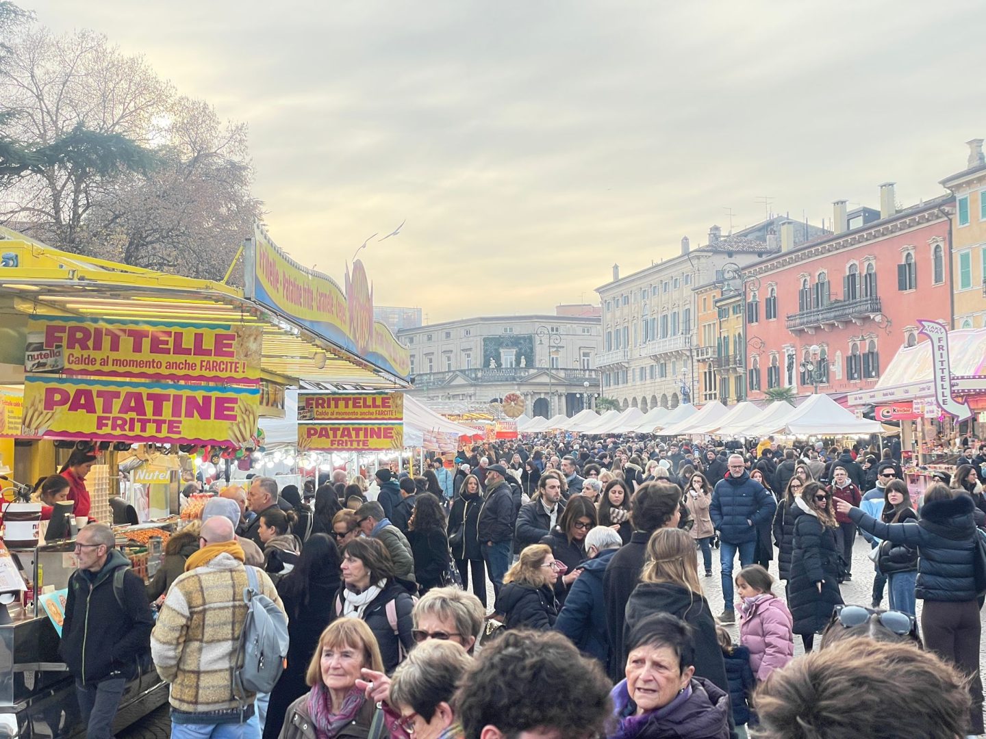 Afflusso turistico a Verona e ai mercatini di Natale per il ponte dell'Immacolata 2025