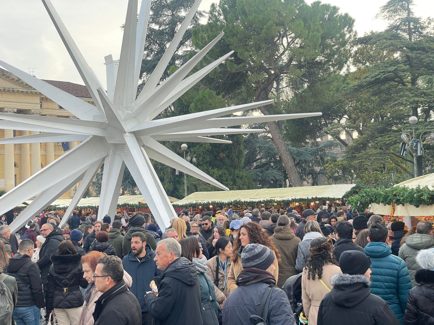 Afflusso turistico a Verona e ai mercatini di Natale per il ponte dell'Immacolata 2025