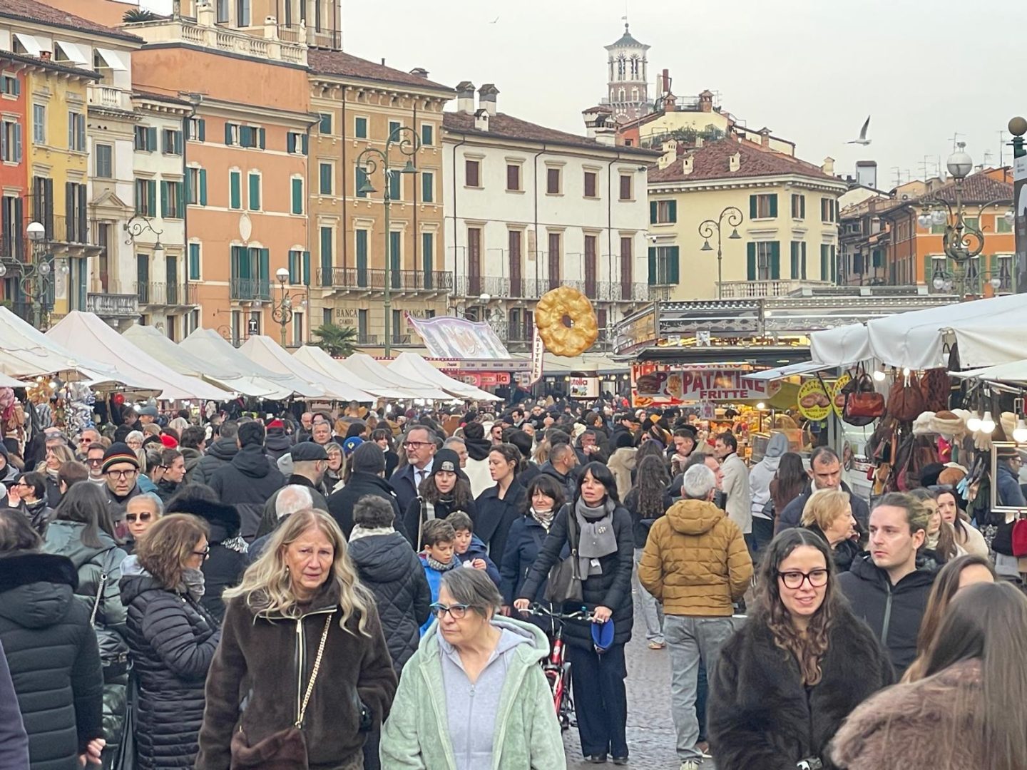 Afflusso turistico a Verona e ai mercatini di Natale per il ponte dell'Immacolata 2025
