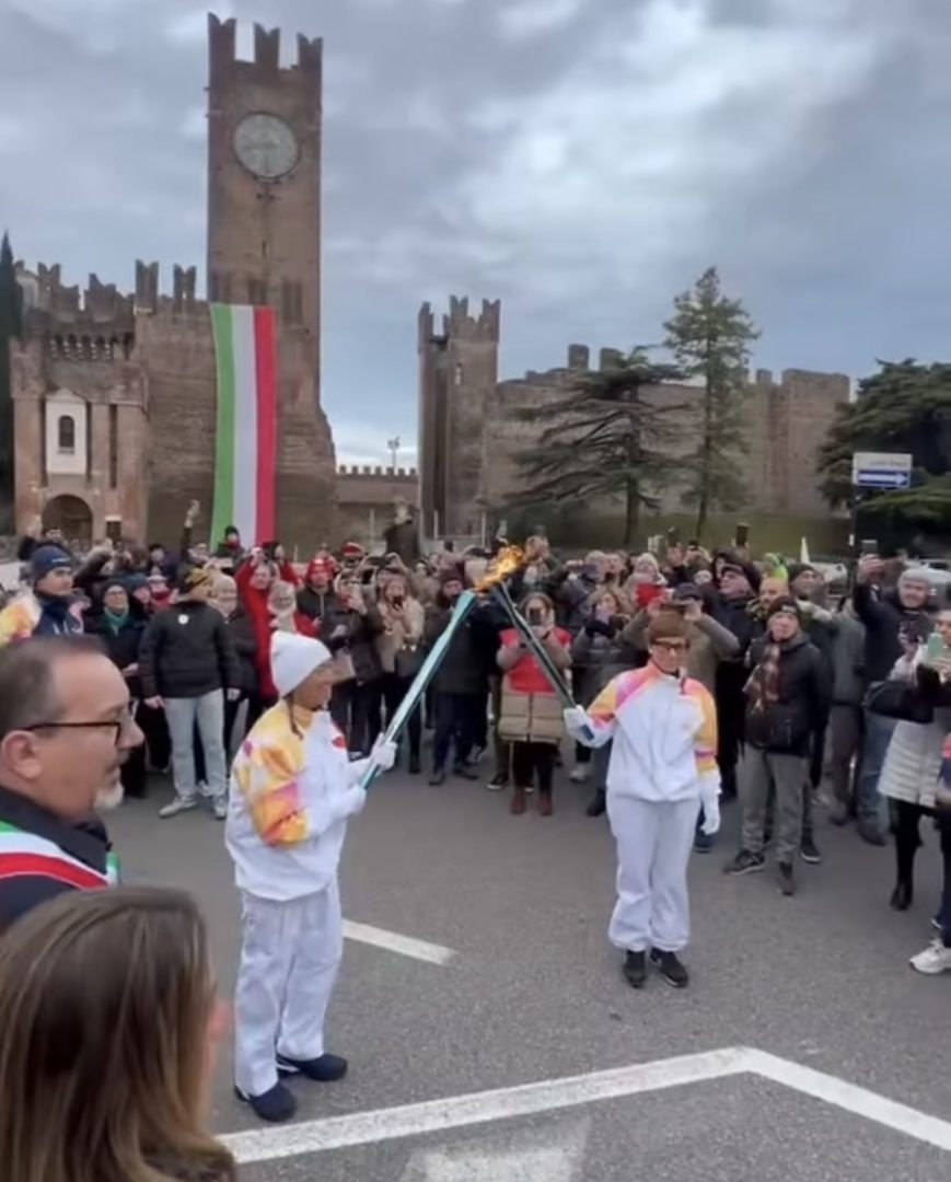 Il passaggio della Fiamma Olimpica a Villafranca di Verona e Valeggio sul Mincio. Foto di Enzo Cairoli