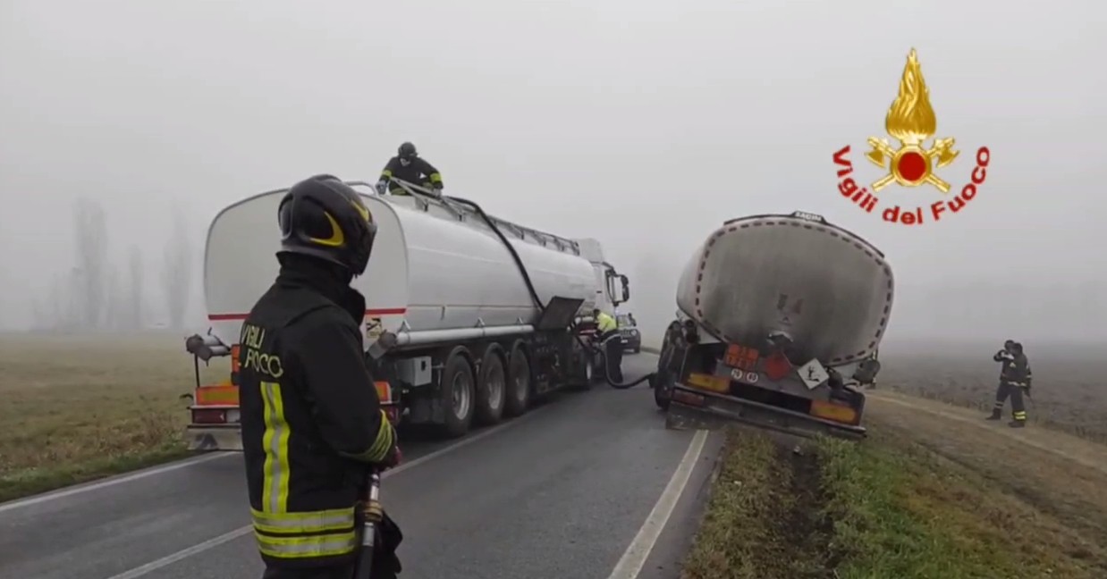 Autocisterna esce di strada Erbè