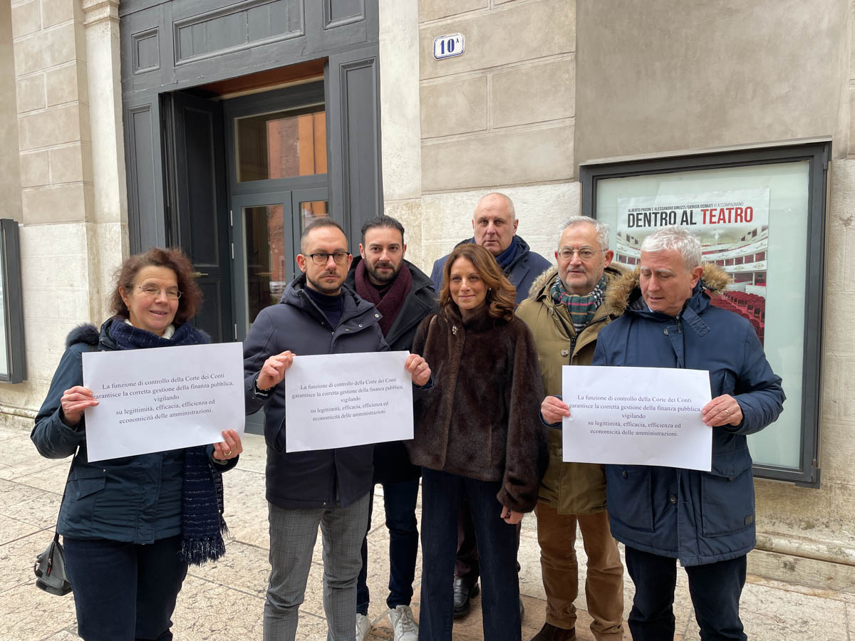 Esponenti del centrodestra presentano le obiezioni al progetto del Comune di Verona sul cortile di casa di Giulietta