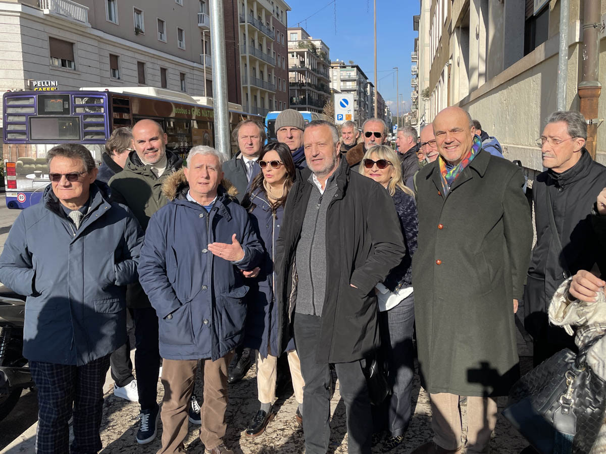 Flavio Tosi e gruppi tosiani a Borgo Trento contro piano della sosta e ciclabili