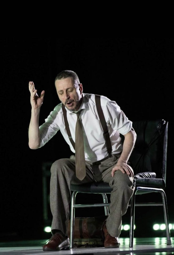 Luca Bizzarri in scena con “Il medico dei Maiali”