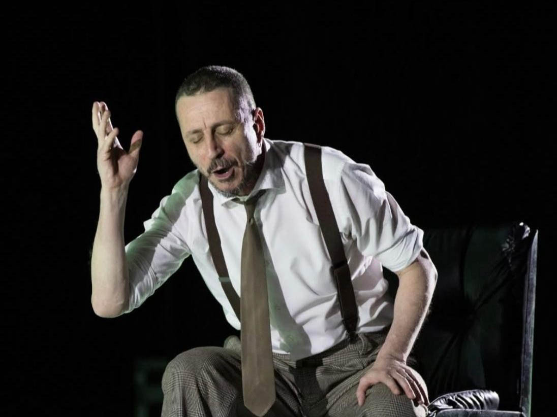 Luca Bizzarri in scena con “Il medico dei Maiali”