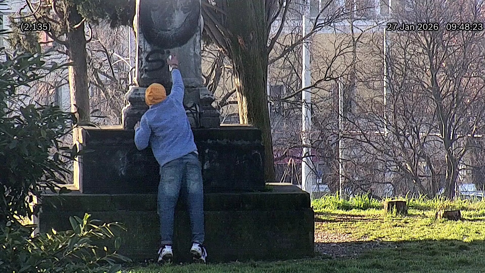 Imbrattatore colto sul fatto Bastioni Verona