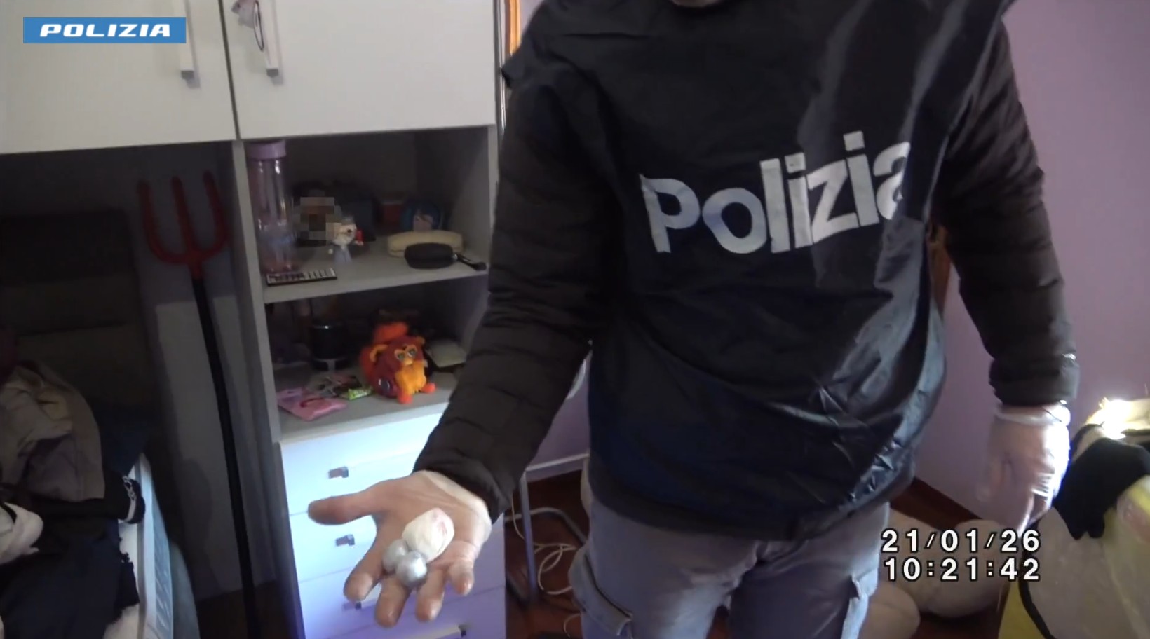 Laboratorio droga in casa Polizia Verona cocaina eroina spaccio