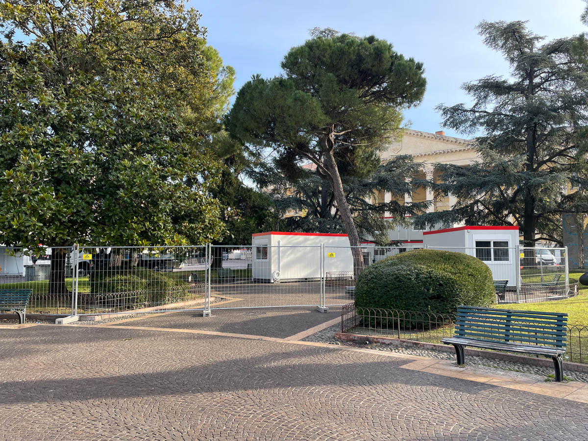 Operazioni in vista delle cerimonie olimpiche in piazza Bra a Verona (Foto 8 gennaio 2026)