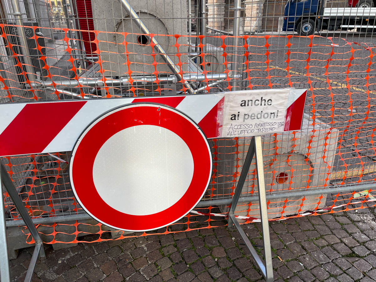 Operazioni in vista delle cerimonie olimpiche in piazza Bra a Verona (Foto 8 gennaio 2026)