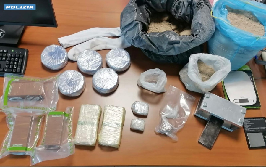 Polizia droga nascosta in garage