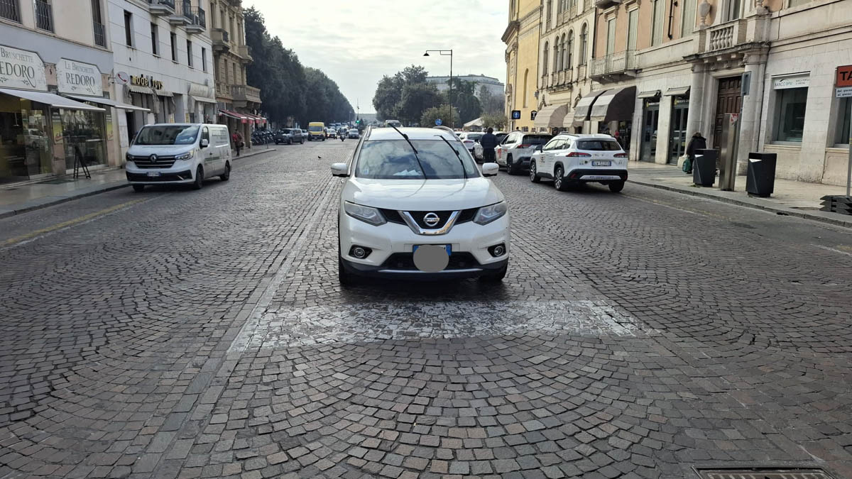auto sanzionata porta nuova sosta selvaggia