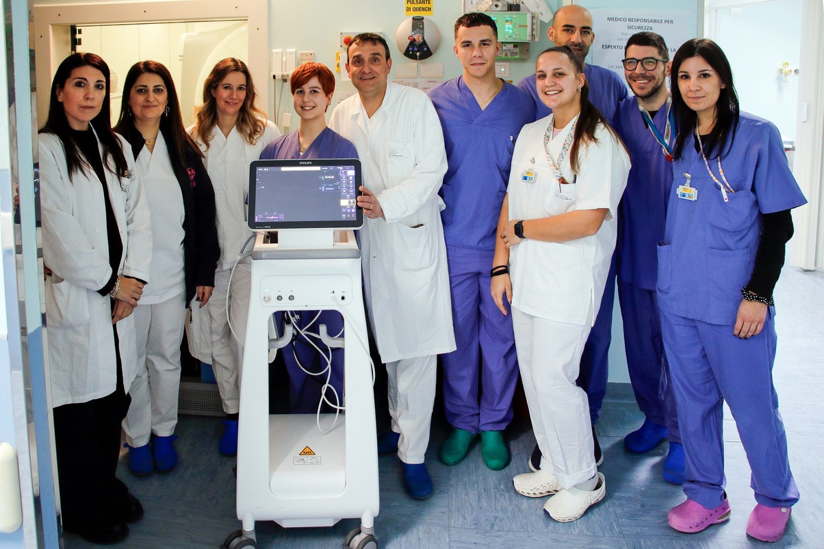 Il Dott. Bologna con il gruppo di Radiologi di Legnago