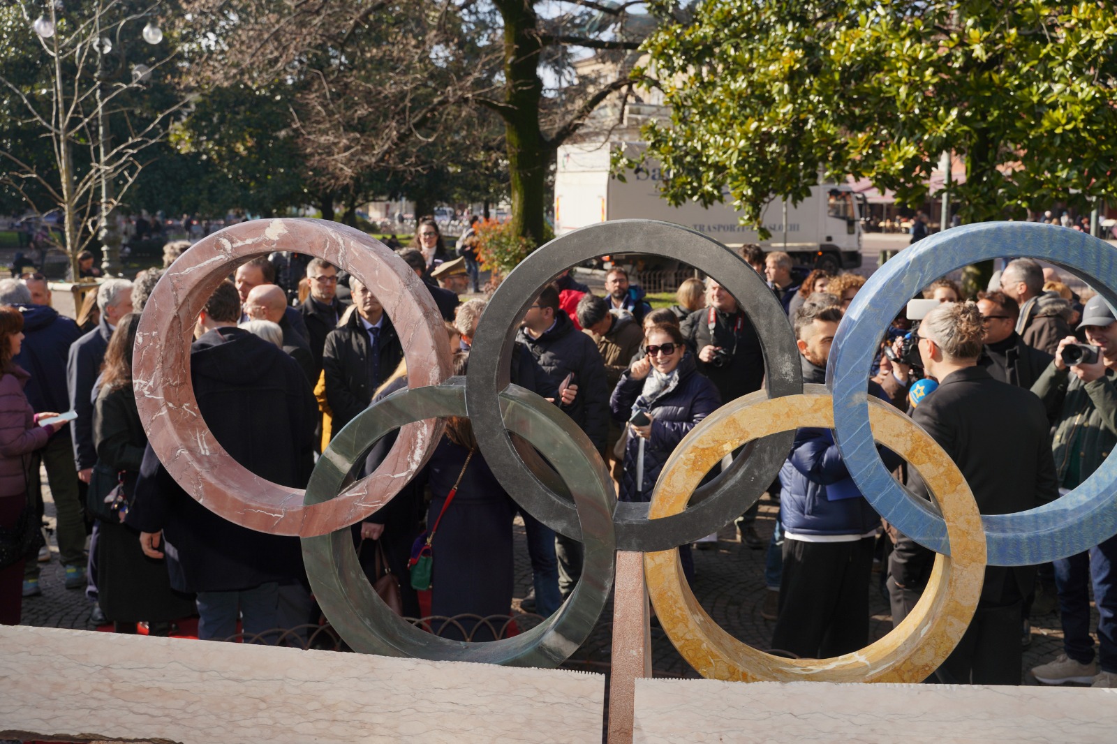 BeYond Barrier scultura olimpica Milano Cortina 2026