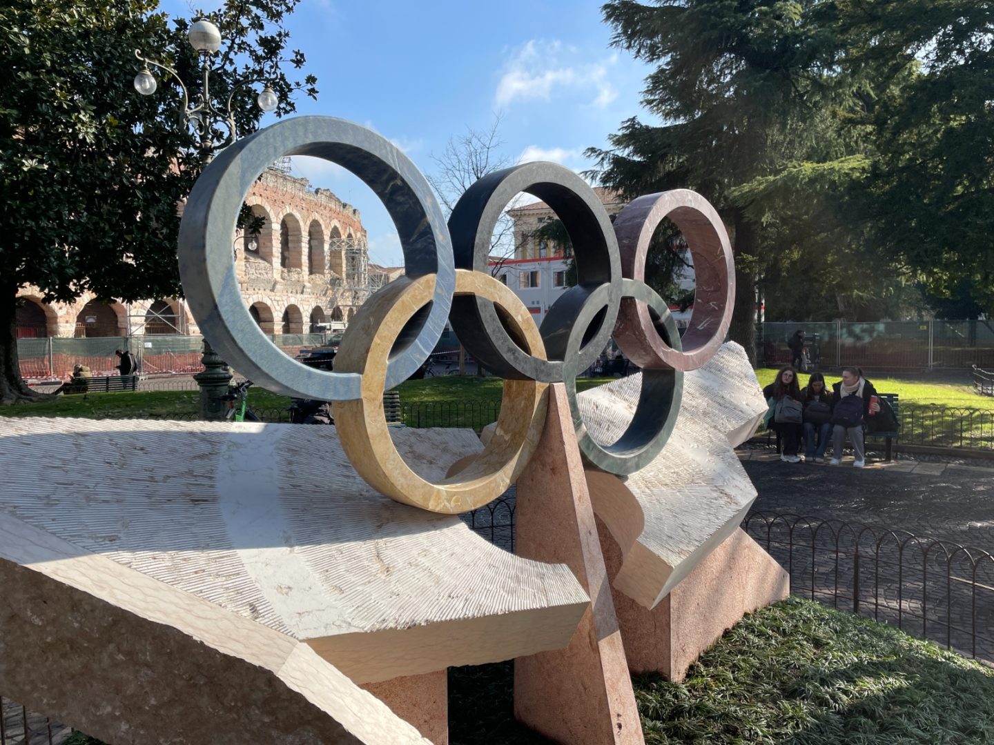 BeYond Barrier scultura olimpica Milano Cortina 2026