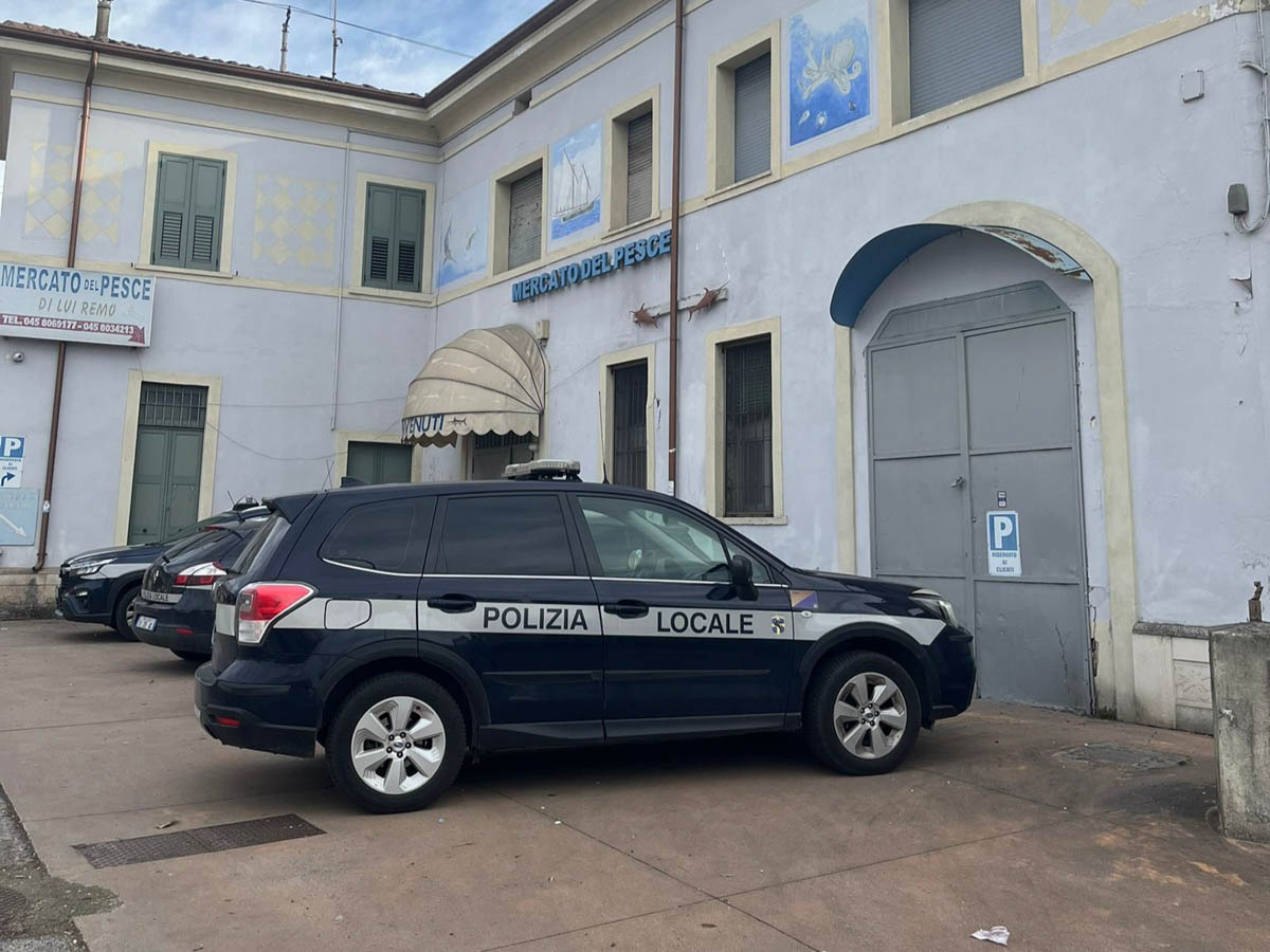 Controlli della Polizia locale di Verona in zona Basso Acquar