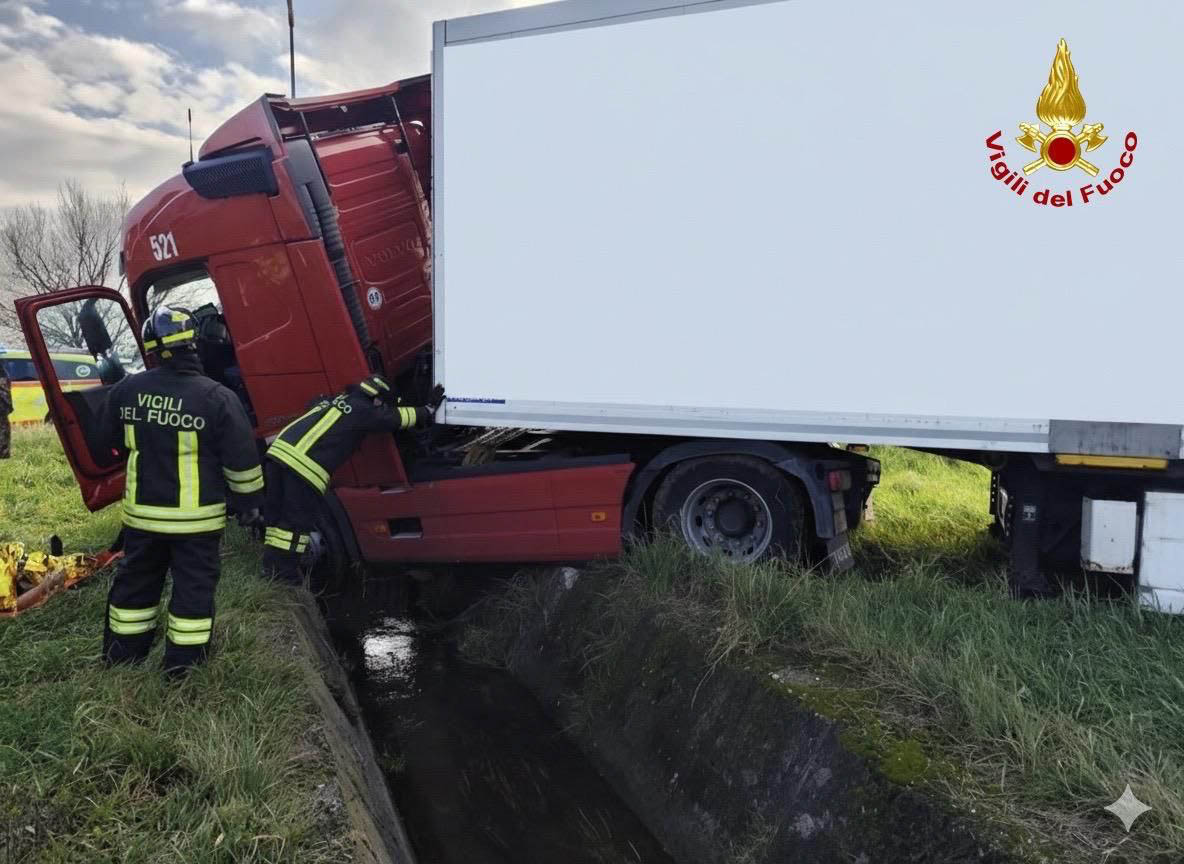 Vigili del fuoco - incidente autoarticolato Porcilana Verona Est