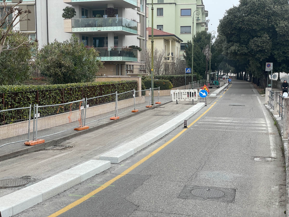 Cantiere pista ciclabile in lungadige Campagnola a Verona